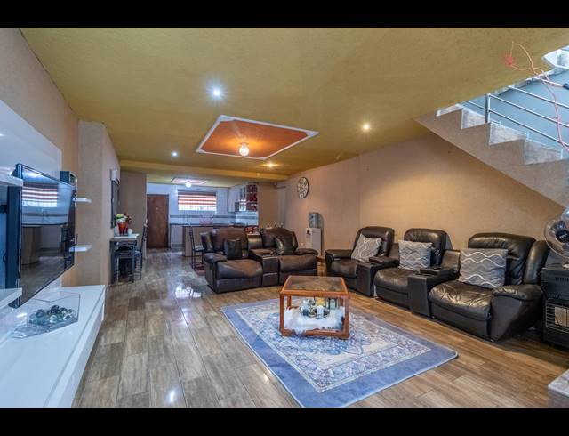 5 BEDROOM HOUSE FOR SALE IN ORMONDE